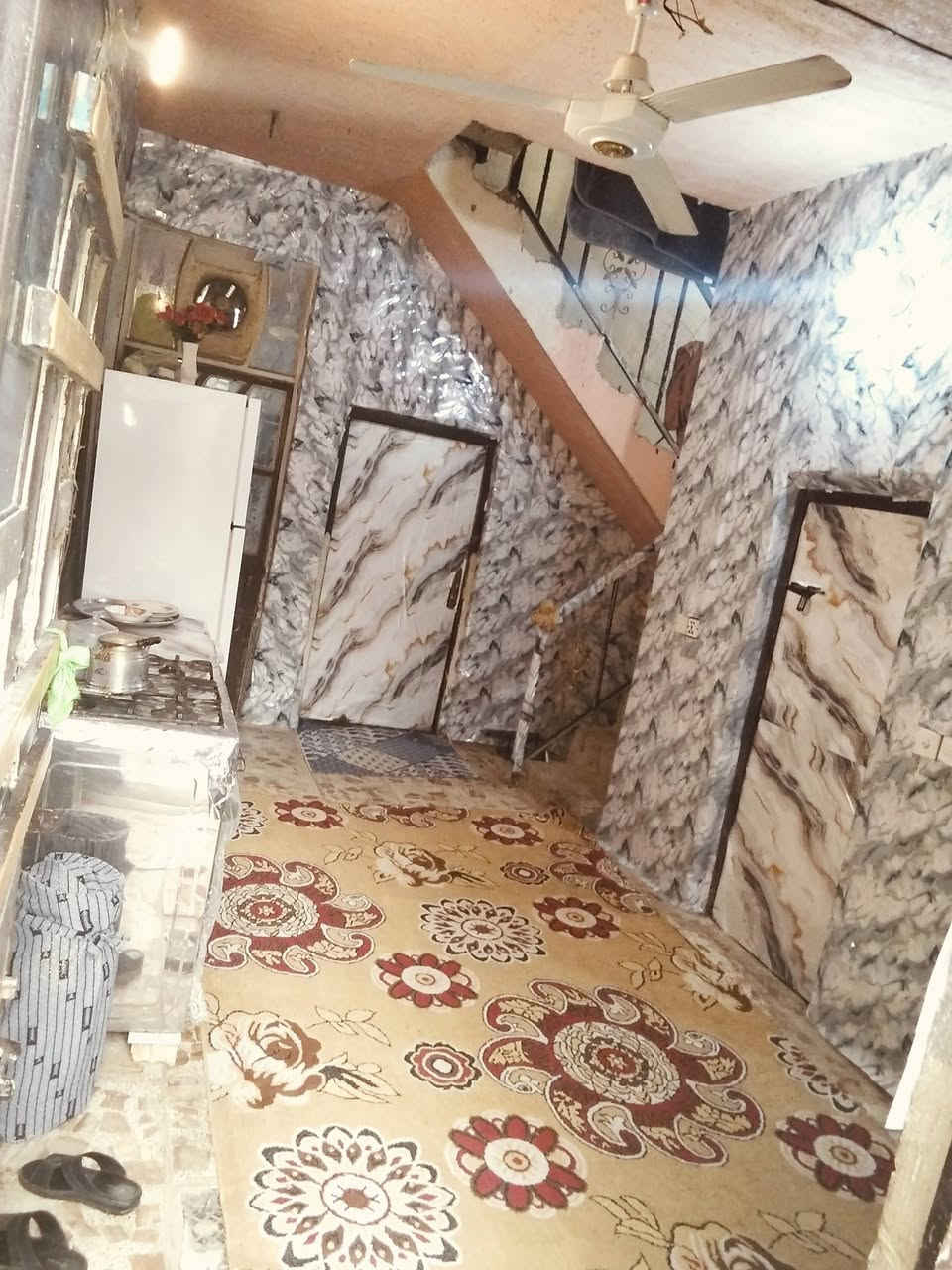 بيت للبيع في النهروان خلف مدرسه الامراء مساحة 100 متر ***********
