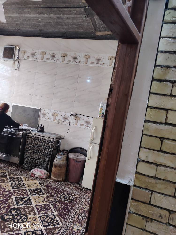 السلام عليكم بيت للبيع بحي فهمي يحتوي ٢ غرف نوم هول استقبال مطبخ *********** بيت جاهز متوفره كافه الخدمات بغداد, العراق
