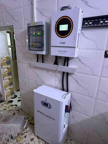 قامت شركة الجزيرة للطاقه الشمسية بربط منضومة طاقة الشمسية بمحافظه بغداد تاريخ النصب. 17/11/2025  بقدره ١٦ امبير ليلي ونهاري باستخدام افضل الاجهزه من افضل المناشئ العالميه وبضمانات حقيقية حيث تم استخدام بطارية من شركة بيسن گرين العملاقة ذات جوده وخلايا اصلية وانتاج سنه ٢٠٢٥ وبعدد دورات حقيقي يصل الى ١٠٠٠٠ دوره تفريغ وشحن وبضمان من الشركة المصنعه وشركتنا الجزيرة ١٠ سنوات حقيقي وانفيرتر  حجم ٦ كيلو واط بضمان سنتين من افضل اجهزه الانفيرتر المتوفره في الاسواق والواح من شركه لونجي رقم ١ عالميا في انتاج الالواح بحجم ٦٢٠ واط وبضمان لمده ١٥ سنه ويتم الربط بواسطه كوادر هندسية متمكنه وذات خبرة طويله في مجال الطاقة الشمسية كل تلك الجودة والقوة في منضومات الطاقة الشمسية تجدونها لدى ‏‪***********__***********‬‏ شركة الجزيرة للطاقه الشمسية
