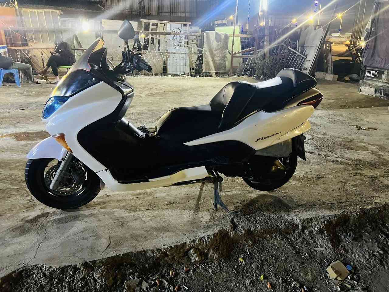 سلام عليكم فورزه صفر8بصمه للبيع الدراجه طافيه أبيع كوم حديد 350وبيه مجال الشراي ***********
