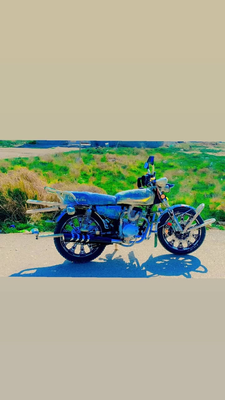 السلام عليكم شباب درجة للبيع نامة برو 2025 مجمبزة فول نشرات الوان وأشارير كلة شغال تأيرات جدد حجم المحرك 200 مكفول من كلشي مثل ماواضح  اوراق كاملة مكفولة من كلشي واحد على واحد السعر خاص مكاني ديالى ناحية السلام اتصل ودلل***********
