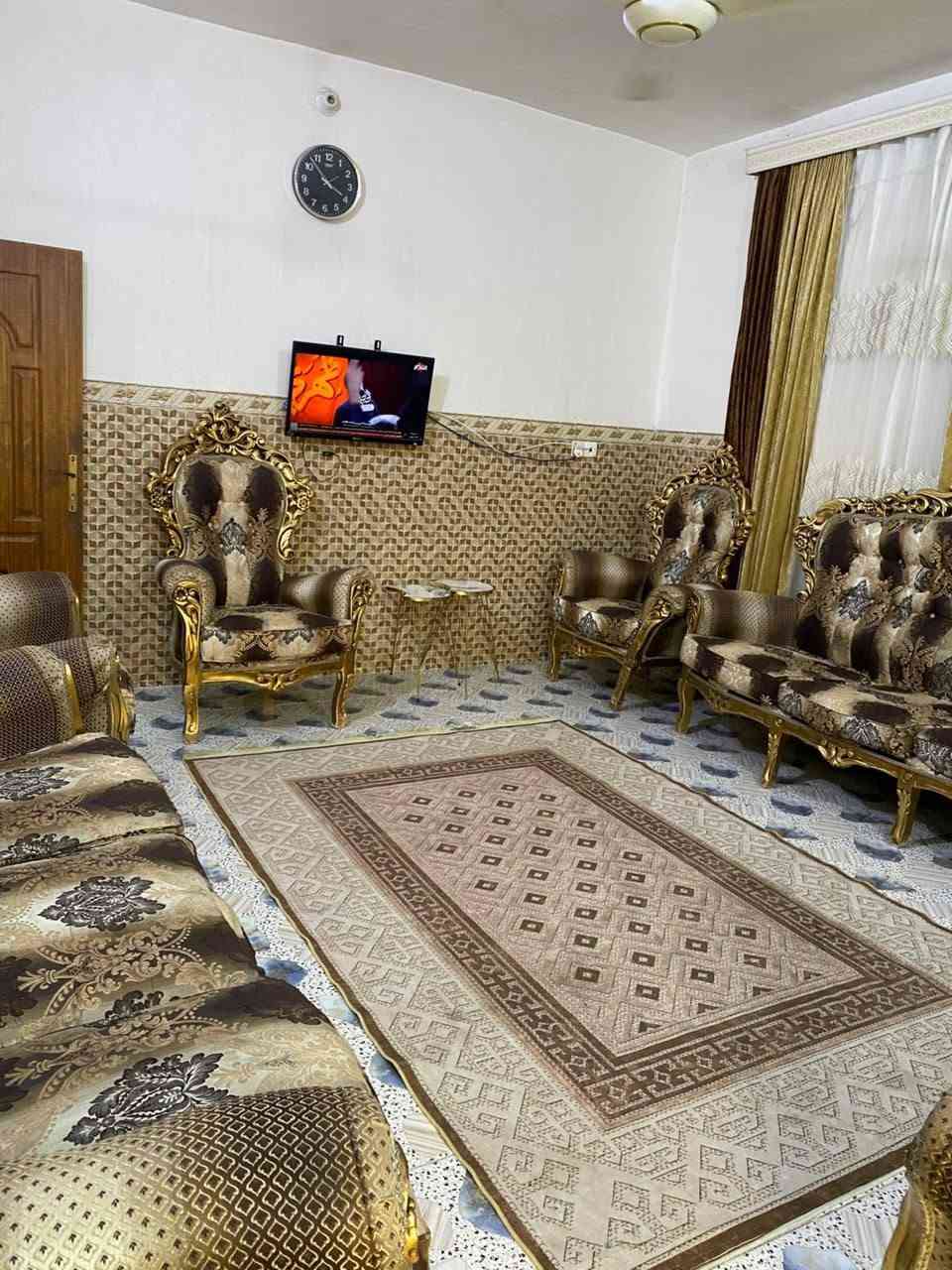 السلام عليكم عندي بيت للبيع مصفر مساحه 130مكانه العزه القديمه بي استقبال وصاله وغرفة نوم ومطبخ وصحيات خارجيه لتوصل، ***********
