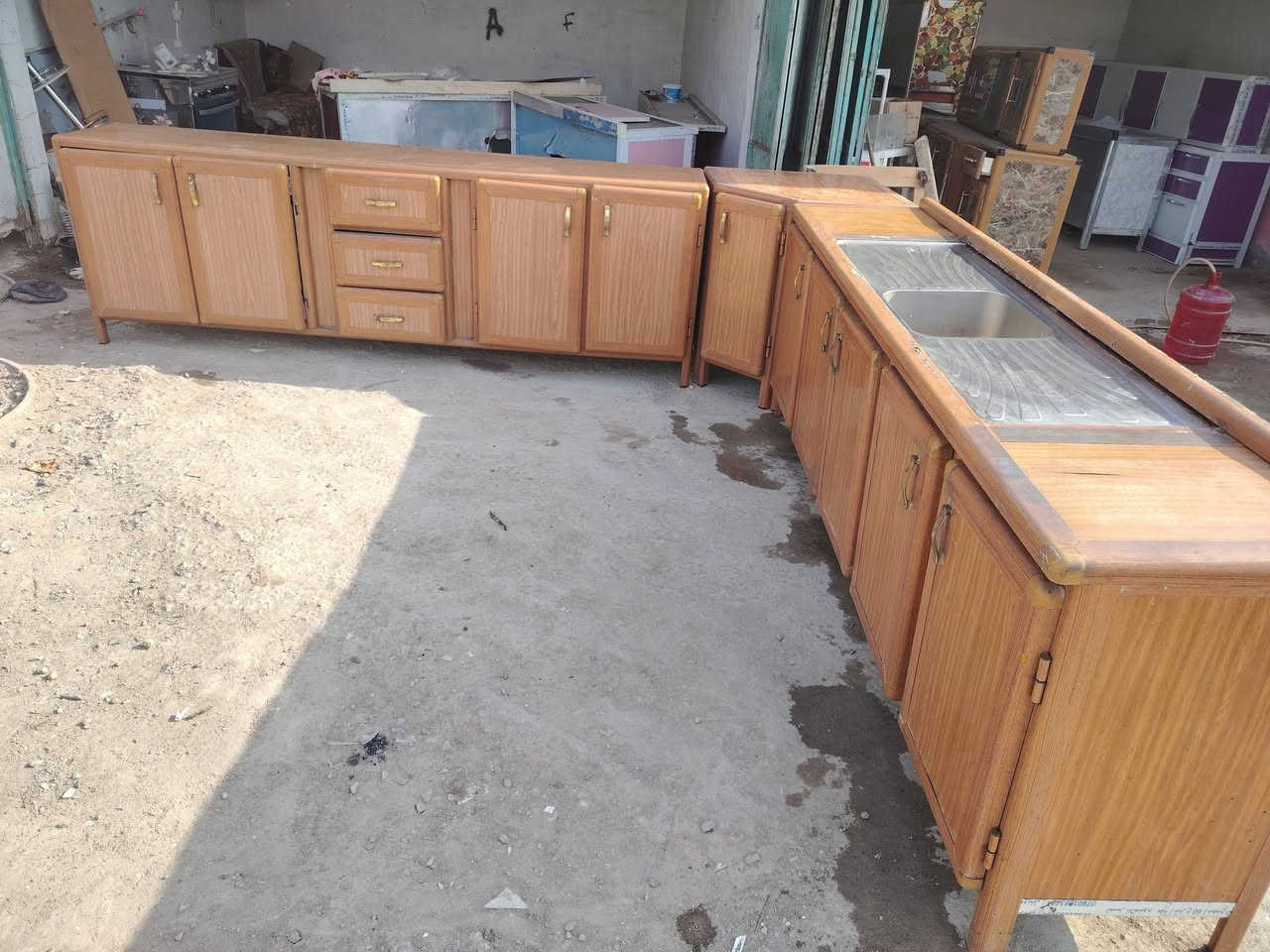 كونترات لبيع كلمن وسعره مكان حله ورديه خارج قرب مستشفى الكفيل وهذه رقمي *********** بيه وتساب ويرهمن مراوس وشتري جميع لكاونترات حتلو مكسر مكيفات سبالت عطلانه شتري
