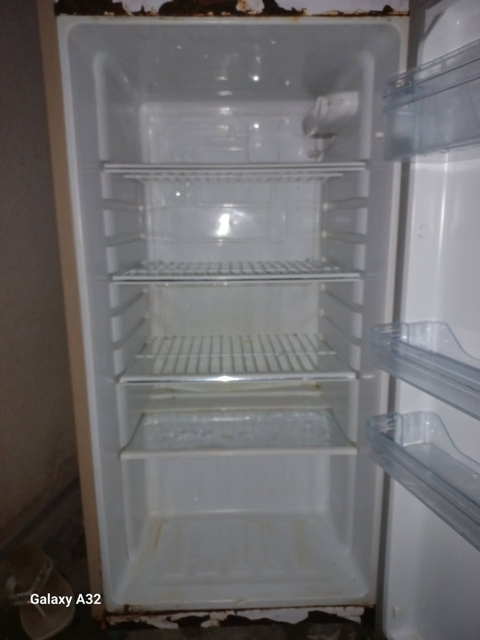 السلام وعليكم توجد ثلاجه البيع السعر خاص الاتصال علي الرقم ***********
