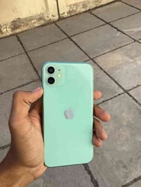 ايفون 11 عادي ذاكرا 256 مبدل شاشه وبطاريه اصليات فيس ايدي شغال الجهاز ...