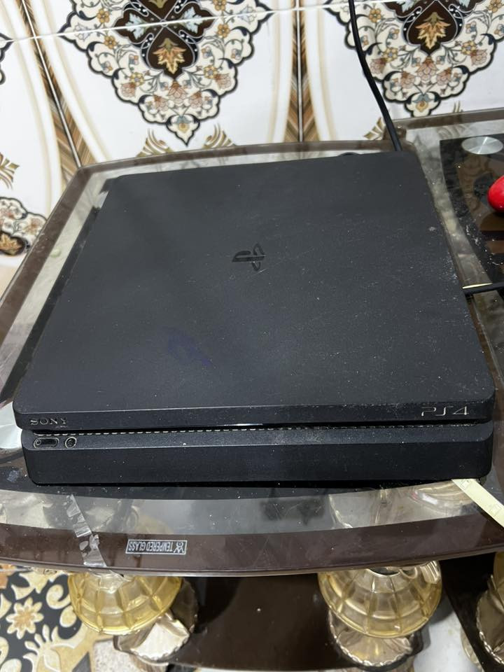 بلي 4 سلم اول لاين  لبيع فقط نظافه جهاز 85% جهاز ما مفتوح  ويا جوستك اصليه و 3 أقراص سعر 230
ملاحظة( مدخل أقراص ما يسحب قرص يحتاجله تنظيف فقط وباقي كله نظيف وشغال ومابي اي خلل ثاني)
مكاني البصرة _القبله
رقم ***********
