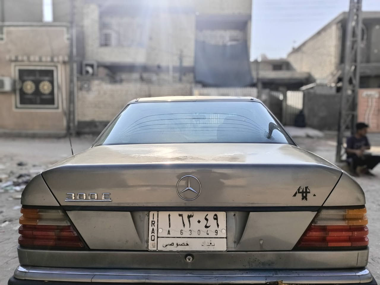 مارسدس دب E300
مديل 1990 اصل
سنويه لل27 
ما بيها قطره صبغ 🚩🚩🚩
داخل مخمل 
تبريد ثلج ❄
قواعد دبلات بلاد 
تخم تاير جديد 
تخم ويل تفاحه بلاد 
سنتر لك ريموت شغال 
مكينه جديده بلاد قبق اسود 
حداديه كفاله عامه 
اريل كهربائي 
ما بيها قطره خياس 
بدون اي ضرر 
بدون اي صبغ 
دبل مروحه 
سنويه بعدهي ما صاقطه لل 27 
رقمها بغداد مشروع وطني 
غرفتها جديده جديده 

السياره كلشي ما مبدل بيها والدلل كل قطعها اذا تريد طابق ويه رقم الشاصي ما بيها قطعه وحده تبديل كله على البلادد 

مكاني كربلاء للاستفسار  ***********
