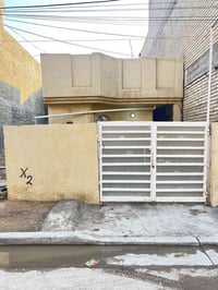 لدينا بيت للبيع أو لليجار ولاكن معروض للبيع السعر 175 مليون دينار عراق...