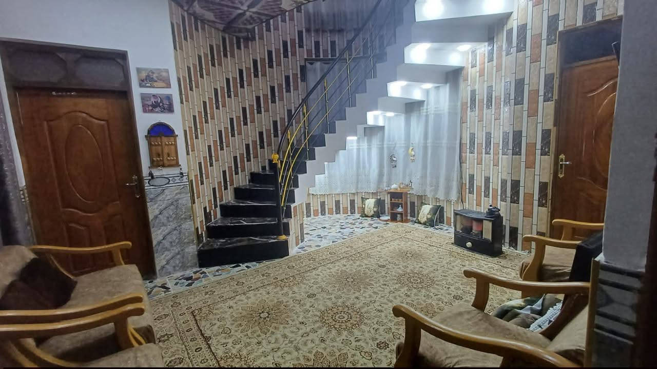 سلام عليكم بيت للبيع في الفلوجه الشهداء قرب جامع المرسلين المساحه 125 واجهة 10 ونزال 12 ونص صاير بطحي يحتوي علا اربع غرف نوم وصالتين وستغبال ومطبخ حار وبارد وكراج بيت خير من الله بيت جاهز من كلشي 
طابو صرف سند بسم شخص واحد تحويل مباشر ركن 
علا شارعين تبليط خدمات كامله مي كهربه تبليط مجاري السعر 140 وبي مجال للشراي للستفسار 
(***********)(‏‪***********‬‏)
