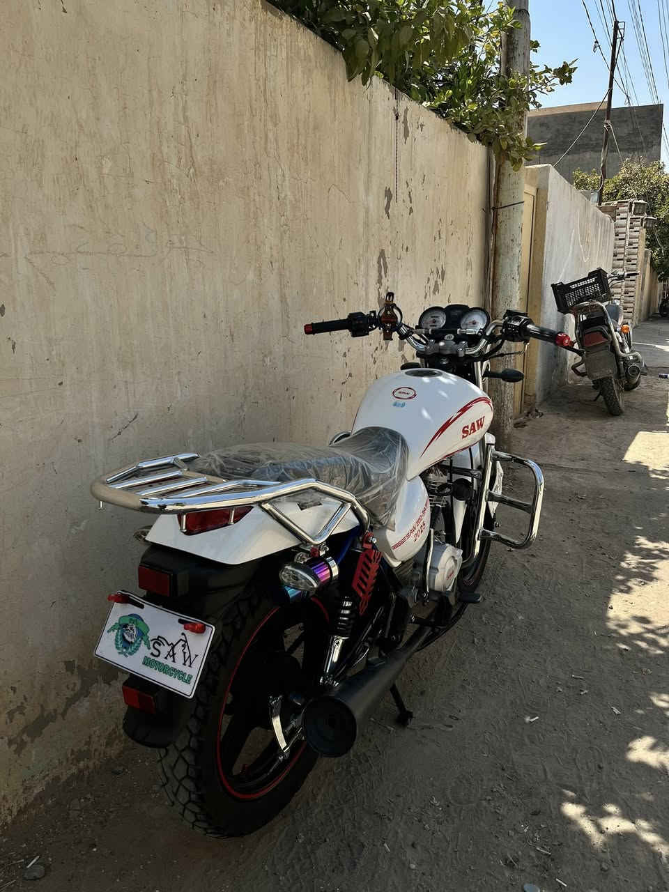 اعاده نشر بسبب الوعود الكاذبه         دراجه ساو مديل 2025نضافه  الدراجه فول تزويد خارجي 
1-لايت زنون 
2-يدات مزوده 
3-هورن سيدان 
4-صالنصه صغير سبع الوان تزويد شكل 
5-سكن فوك يده البانزين 
6-سكن احمر يم بنهايه الزنجيل 
7-راسطه بين السكان
الاتصال 
***********
السعر 1500قفل
