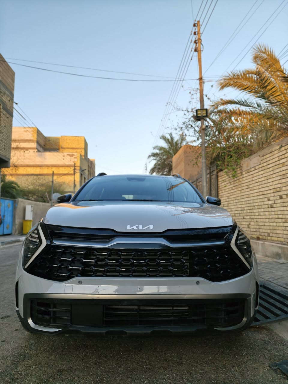 كيا سبورتج X Line موديل 2024 وارد أمريكي 
عداد المسافة 8000 ميل يعني زيرو 
محرك 4 سلندر 2500 يجي فقط بالامريكي 
فور ويل 
اللون اسمنتي 
الحادث موجود بالصور طخات بسيطه لاتبديل ولاصبغ 
فول بانوراما 
شاشه لمس ع طول الدشبول 
كشن كهرباء
كشنات جلد تدفئة 
تحديد مسار 
شحن واير لس 
شحن مقاعد خلفيه 
اناره محيطية
4 انظمة قياده 
اوتو ستوب خلفي وامامي 
رادارات وحسسات 
تشغيل عن بعد 
تبريد خلفي 
جنطه كهربائية 
ابواب بصمه 
كشنات جلد اسود 
وبقيه المواصفات المعروفة 
مكانها البصرة
رقم فحص مؤقت تترقم جميع المحافظات 
هاتف ***********
السعر 195
