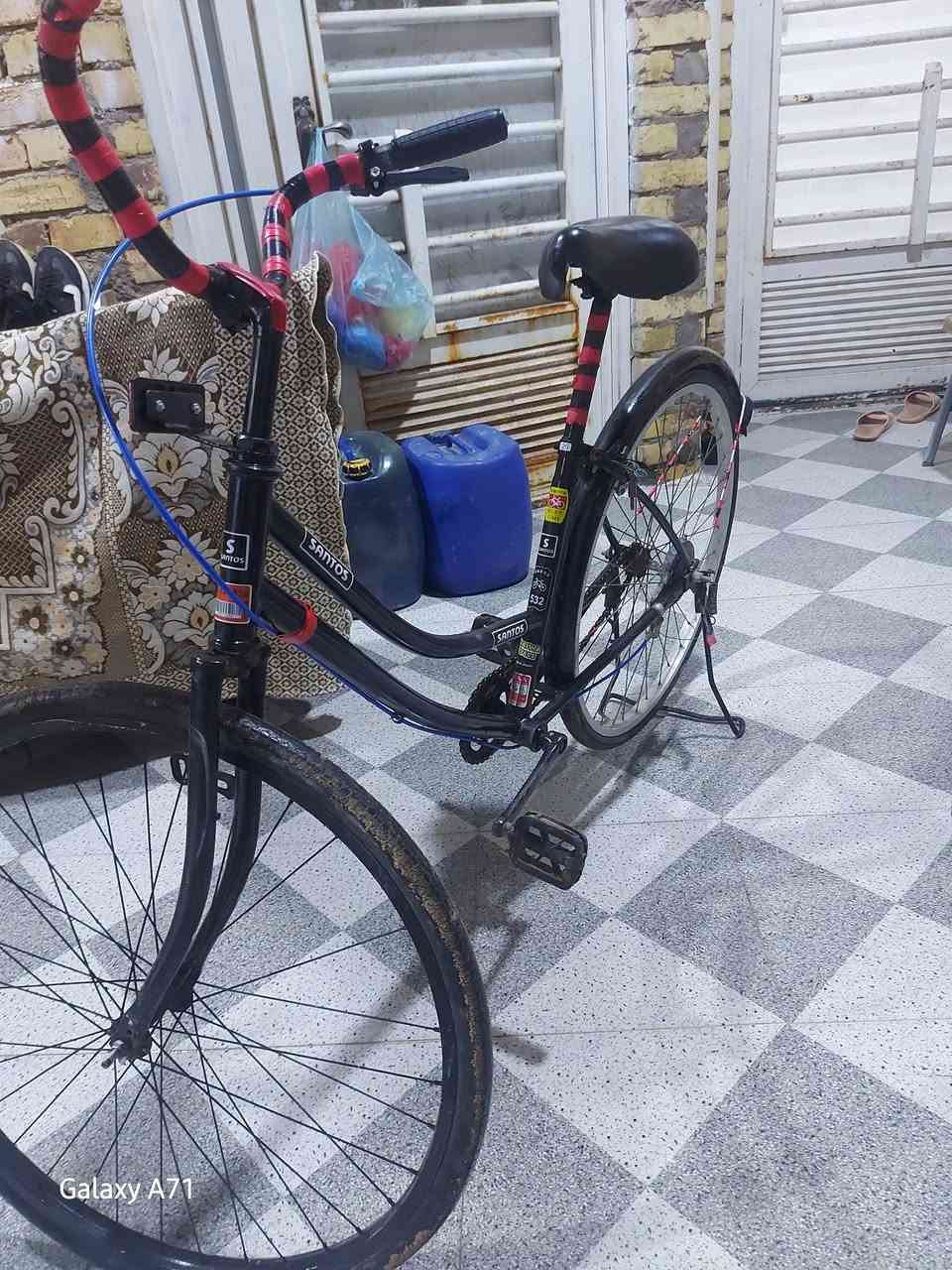 بايسكل للبيع
سلام عليكم 

بايسكل للبيع

مصبوغ 

نظيف 

السعر 70 وبي مجال 

للشراي ***********
