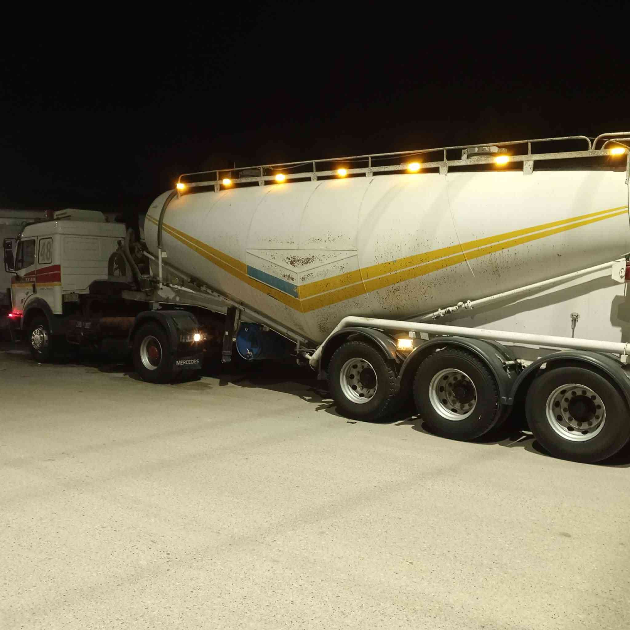 السلام عليكم بطل سايلو تركي للبيع جاهز للعمل تخم تاير للاستفسار الاتصال على ***********
