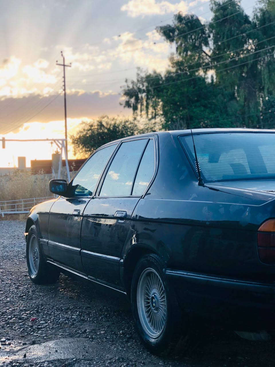 السلام عليكم للبيع BMW 735 سيارة فول اوتوماتيك تبريد شغال ثلج قفل مركزي ريمون تشغيل عن بعد محرك وكير كلو شرط سيارة حلوة مال جناي عايزها شويه ترتيبات رقم نينوى الاماني صاحبها الشرعي بكيارة كابون بانزين بيها (***********) هاذى رقم صاحبها تواصل ويه
