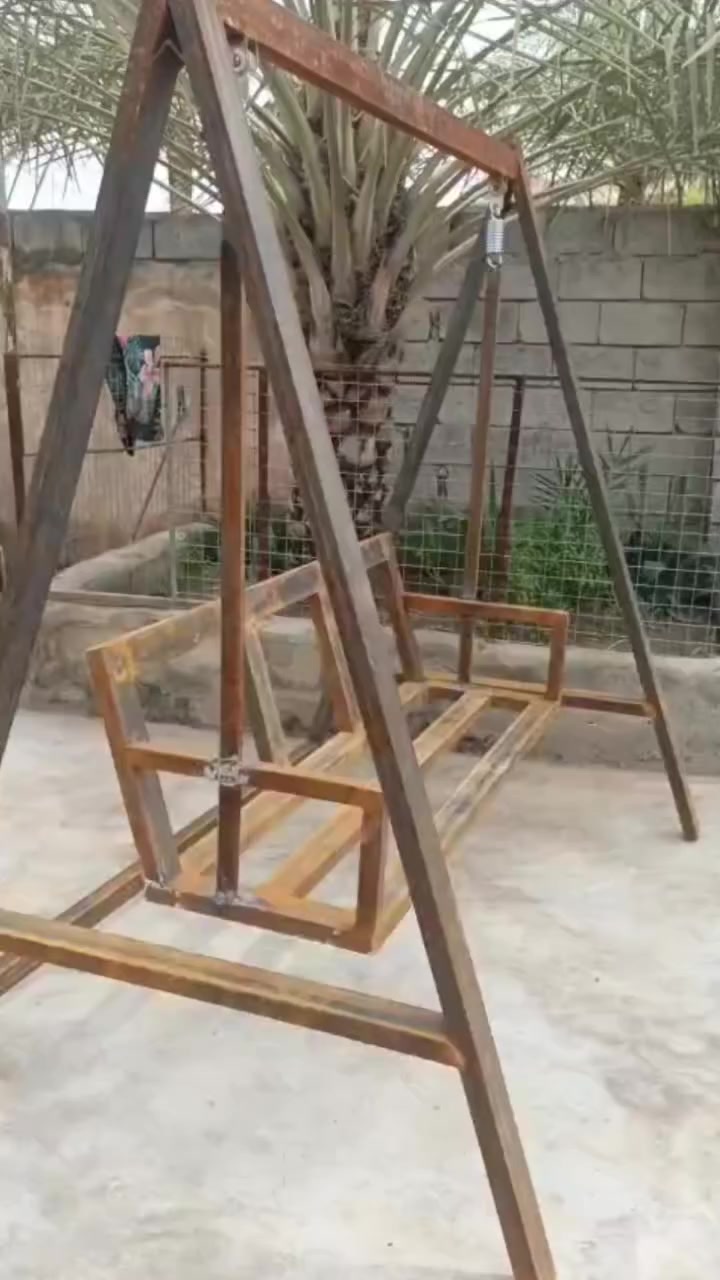 مرجوحه لبيع حديد درجه اولى شخاطه الارتفاع 210 العرض 2 متر السعر 175 وبيه مجال ***********
