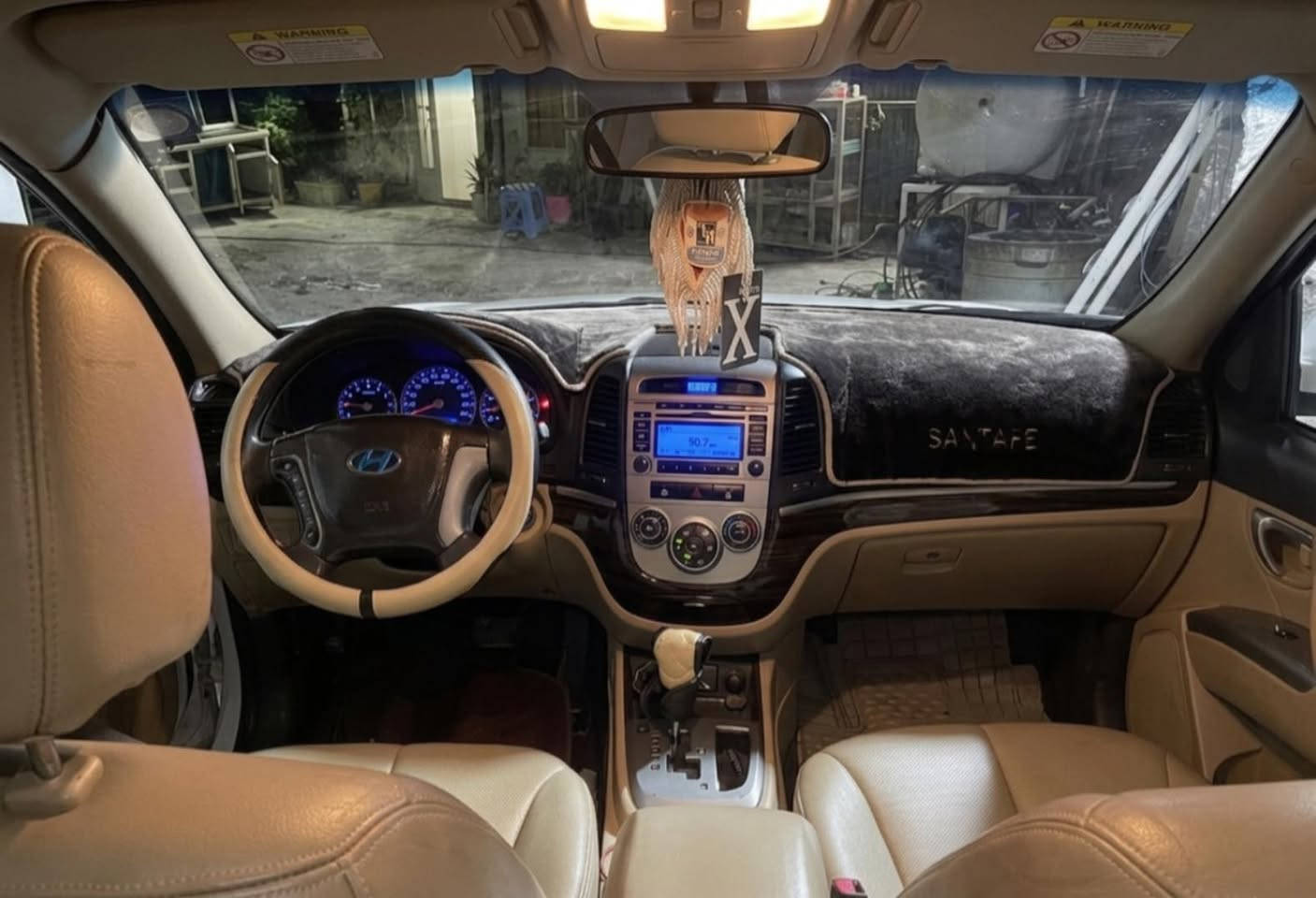 🚗 هيونداي سانتافي موديل 2012 للبيع 🚗
المواصفات والتفاصيل:
 الموديل: 2012
 المحرك: 6 سلندر (V6) بحالة ممتازة وعزم قوي
 الرقم: بغداد (رقم مميز وصدام أصولي)
 الصبغ: مصبوغة حزام للجمالية فقط (بدون حوادث قوية أو ضربات داخلية، لمعة ونظافة ممتازة)
 الداخلية: نظيفة جداً ومجهزة بكافة كماليات الراحة والتحكم (مثل ما موضح بالصور المرفقة) السعر المطلـوب:
132 ورقة 13,200$ وبي مجال قليل للشراي 
📞 للاستفسار والتواصل:
للمزيد من التفاصيل أو لمعاينة السيارة، يرجى الاتصال مباشرة على الرقم:***********
