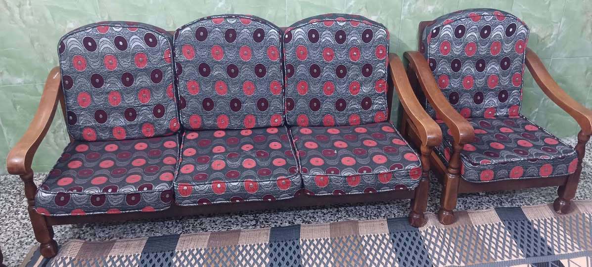 تخم. 7 مقاعد ثلاثيه وثنائيه وكراسي 2ماليزي درجة اولئ نضيف جدا
السعر 225الف بغداد الرصافه مدينه
اشراي يتصل وتساب
***********
