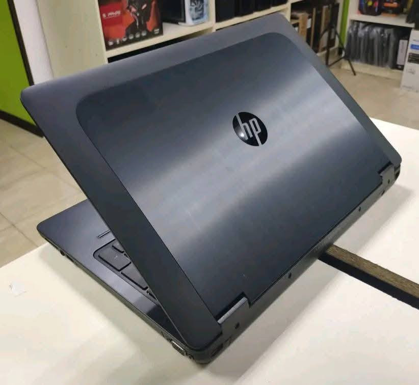 لابتوب #للالعاب_والبرامج_الهندسية 
   
المواصفات 
💻الموديل:hp zbook G2
💻 الجيل الرابع
💻  كارت الشاشة خارجي nividia 2GB
💻 فئة المعالج :كور اي 7
💻الذاكرة  :16GB DDR3
💻هارد الخزن:  ssd 512 GB
💻حجم الشاشة : 15.6
💻منفذ usb عدد 3
...................................
- مكتب دار الابتوب للالكترونيات


**إذا كنت صاحب هذا الإعلان وتريد حذفه لأي سبب، رجاءا أرسل رسالة إلى الدعم الفني**