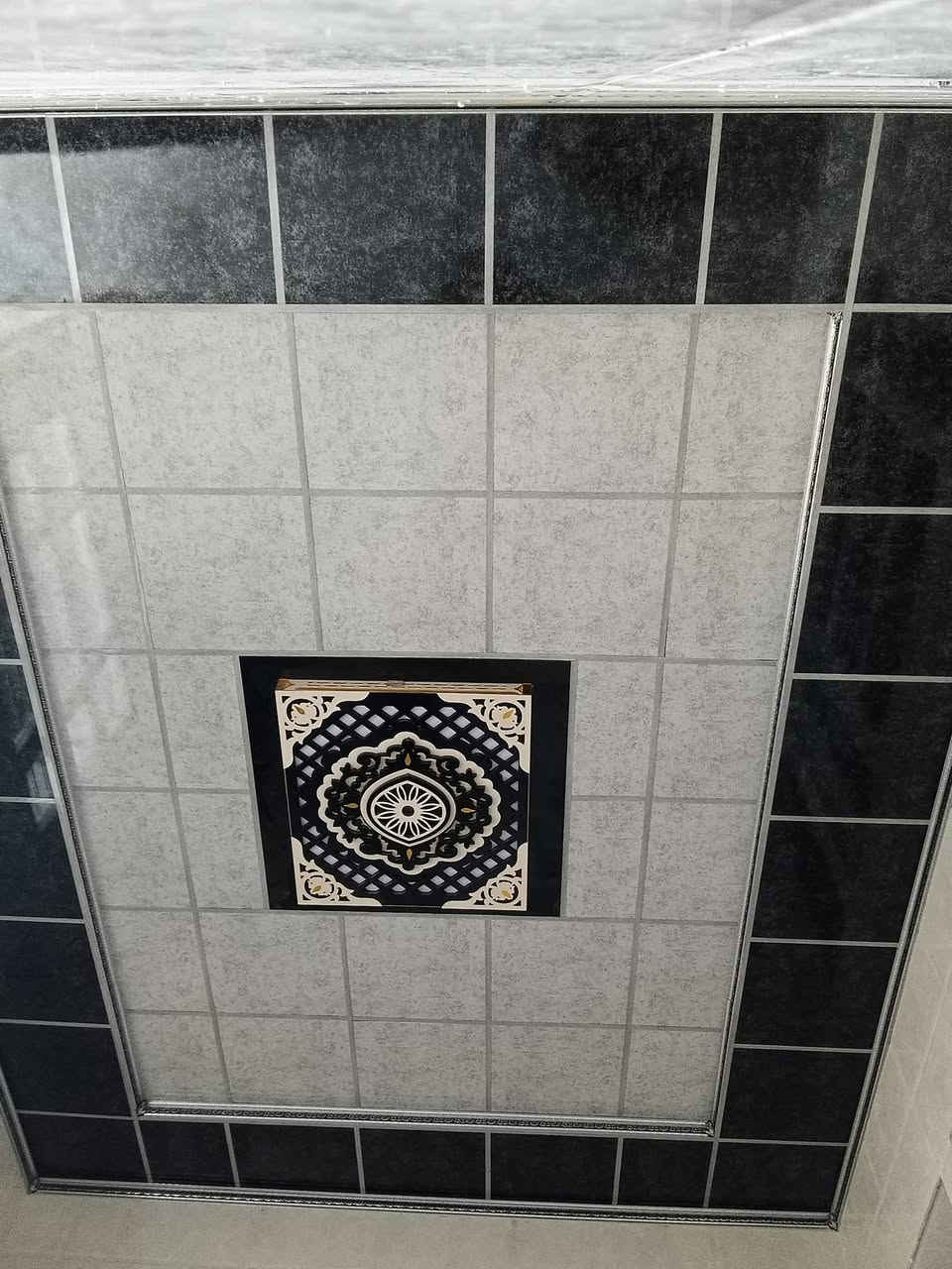 مهما اختلفت التصاميم نحن افضل المنفذون اجمل
 التصاميم الحديثة والديكورات التي يستحقها منزلك 
هاذا جزء من عملي سقوف ثانوية وشرائح وتغليف الجدران ورق الجدران
 وبديل الخشب والرخام وعمل ديكورات جبس بورد
شغل ليزر هندسي وبانسب الاسعار 
السرعة في العمل وضمان جودة العمل للتواصل ***********
