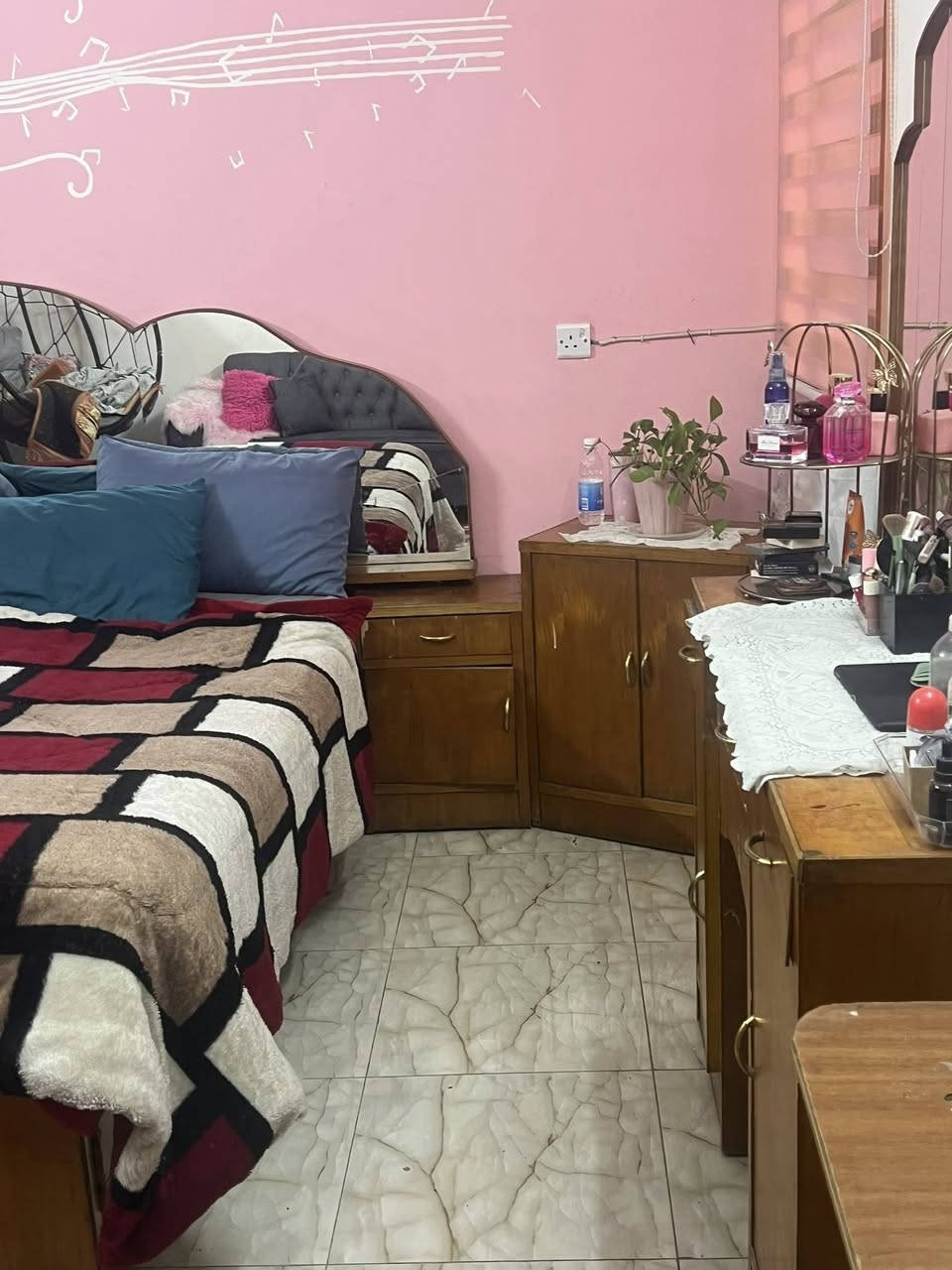 سلام عليكم غرفه صاج للبيع السعر225الرقم
‭0790 334 5770‬
