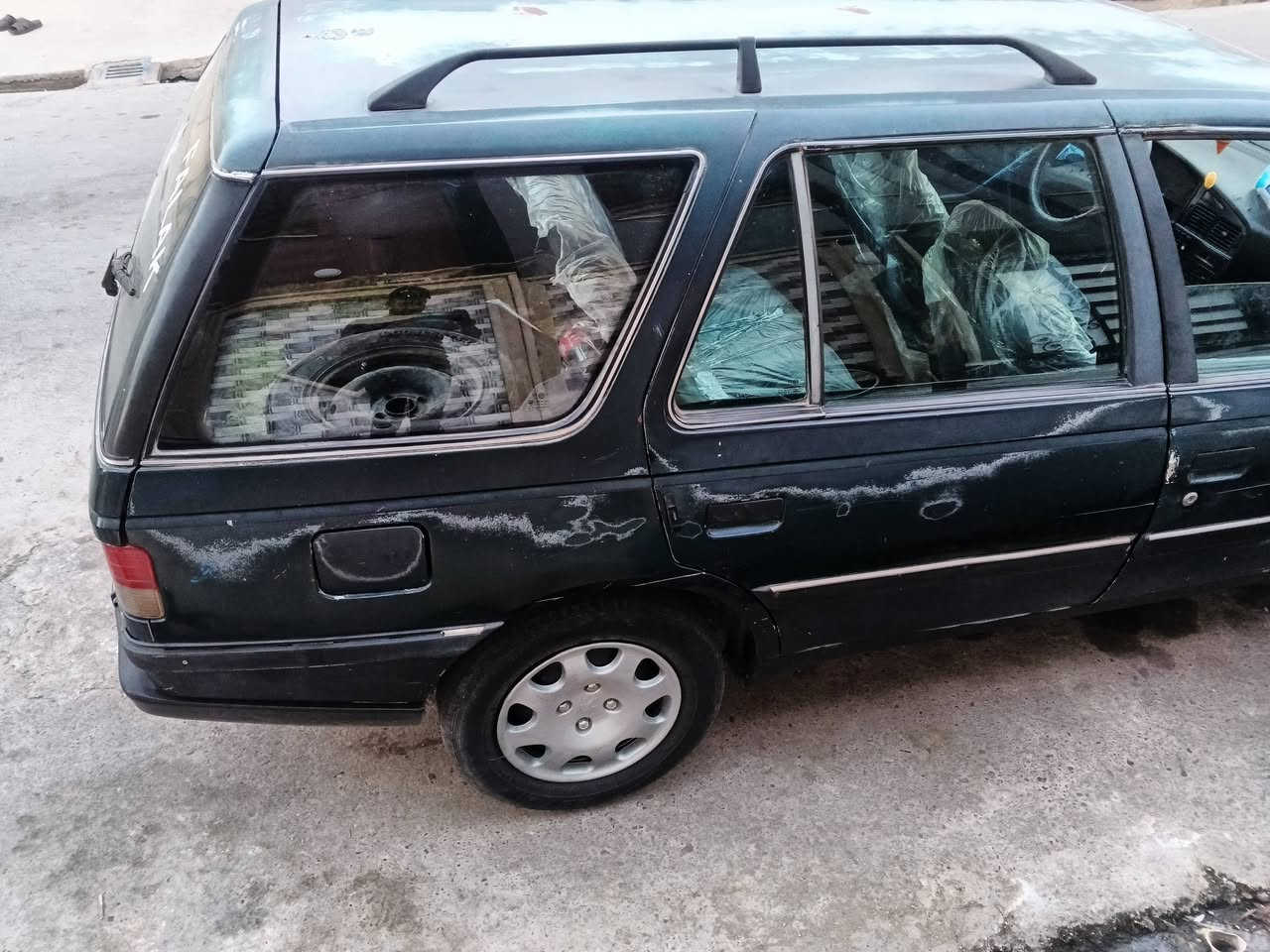 بيجي 405 ماكينه نظيفه جير نظيف سياره شغاله بيها طخه كملغ لقدام شامل لغ اللي قدام طخه ك كربون ابيض الشرط الوكاله تقحيل بيها السعر 10.   ***********
