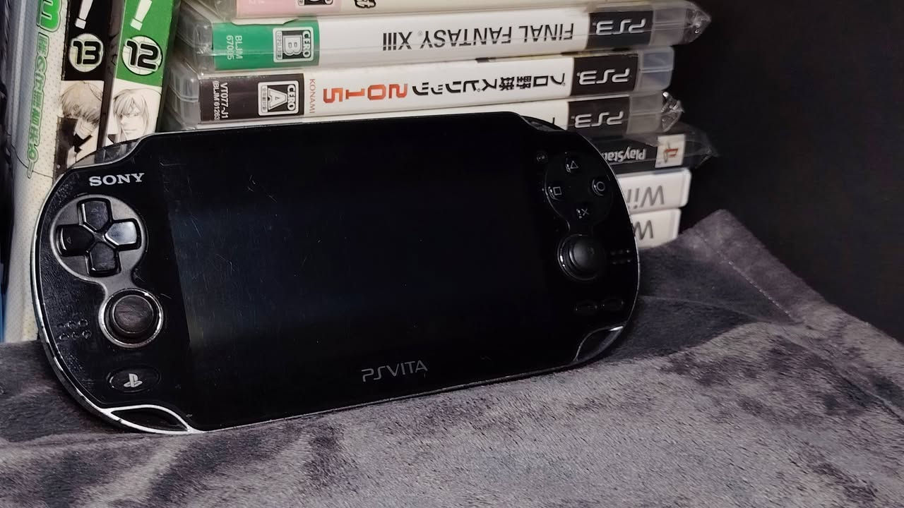 🎮 للبيع PS Vita 1000 (OLED) – أسود
✅ الجهاز شغال بشكل جيد بدون مشاكل 
✅ مهكر وجاهز للألعاب.
✅ جميع الأزرار والأنالوكات تعمل بشكل طبيعي.

ملاحظات:
- توجد خدوش هواي 
- توجد نقاط (Mura Effect) تظهر فقط عند الشاشة السوداء أو في الأماكن المظلمة، وهي حالة طبيعية ومعروفة في شاشات OLED الخاصة بـ PS Vita 1000، ولا تؤثر على اللعب أو الاستخدام.

📌 نظافة الجهاز: 70٪

💰 السعر: 195.000دينار عراقي
يوجد خدمة توصيل 🚚


**إذا كنت صاحب هذا الإعلان وتريد حذفه لأي سبب، رجاءا أرسل رسالة إلى الدعم الفني**