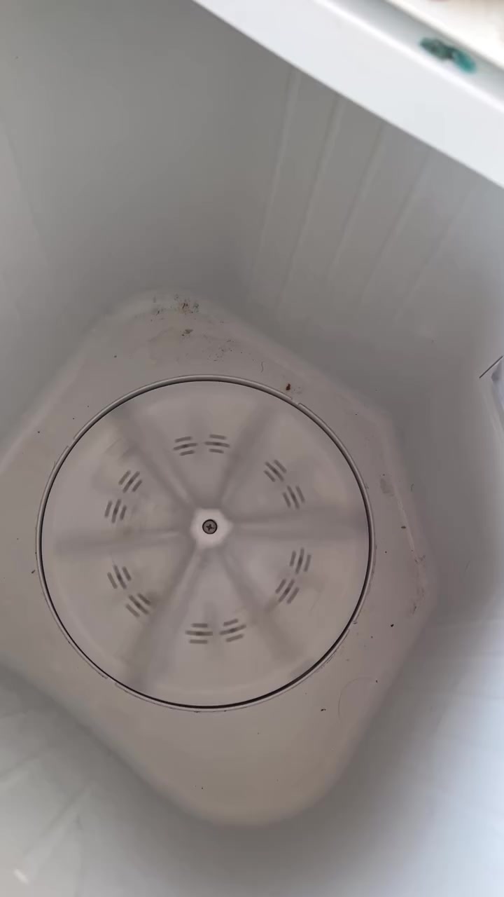 غسالة للبيع اخت الجديده نظيفه وشغاله بس محتاجه واريد ابيعها اريدها ب ١٥٠ اني مشتريتها ب ٣٠٠ مكاني كربلاء شارع ابو طالب للاستفساار ***********
