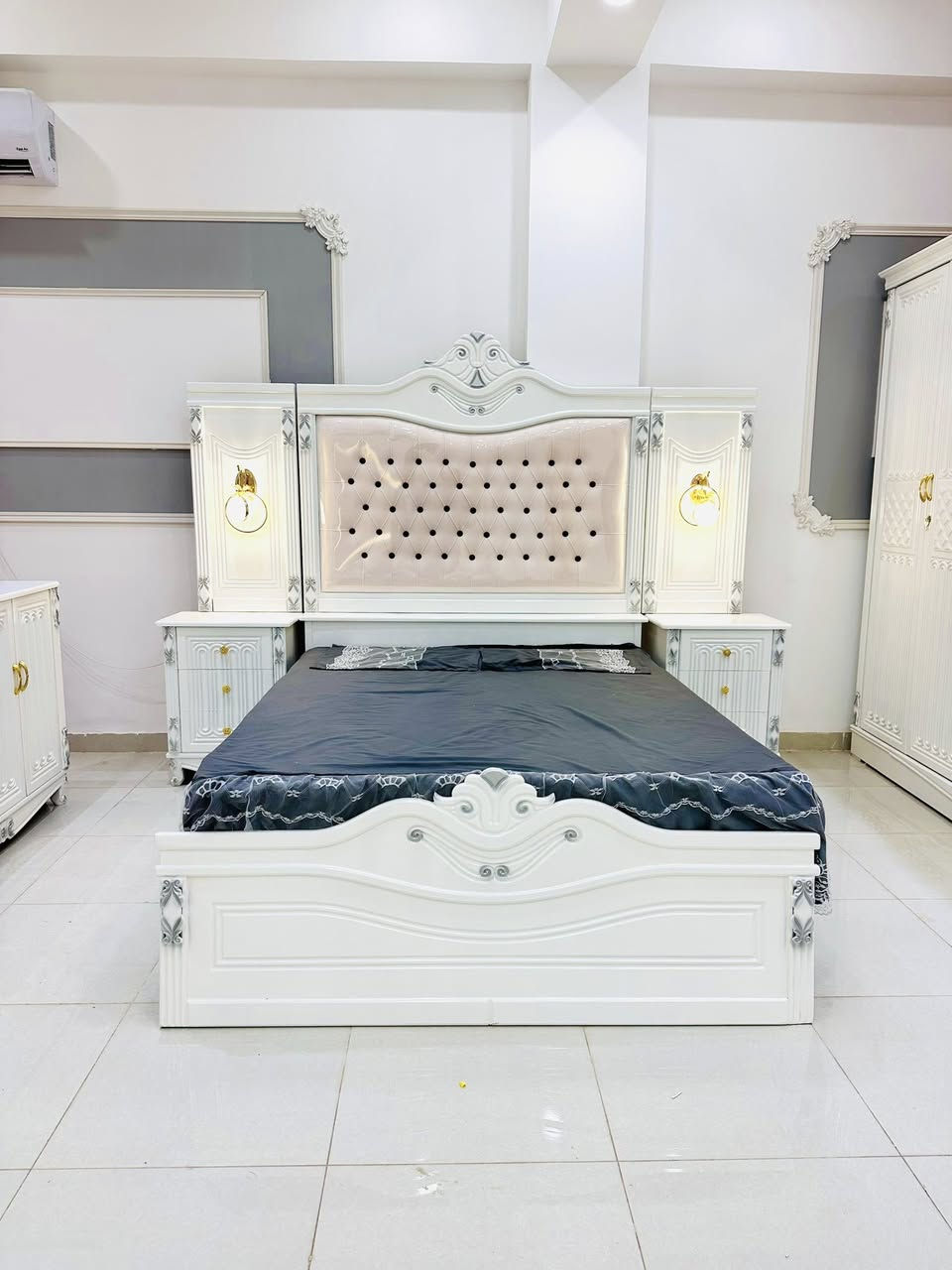 موديل عشتار

شكل جديد 

السعر ٣ ملاين و٤٥٠

ضمن وجبه الدرجه الاولى 

نجاره عراقيه من انتاج شركه الملكه اللاثاث ومفروشات 

تصميم تركي 

الكنتور ٦ باب ملحق 

داخل صاج طبيعي ٤ ملم 

وجه ١٤ ملم cnc

الارضيه بلوك صاج 

ظهر جرجوبه شد براغي 

نرماده شريطه 

عرض الكنتور ٣٣٥ سم 

ارتفاع ٢٦٥ سم 

زاويه ملابس ملحق بارتفاع الكنتور عرض ١٢٠ سم 

جربايه تصميم تركي كومديات مفصوله 

لكشن ٦ ارجل بلاويد اسود 

كل مجرات هذا موديل سلايت سكك حديد 

ميز مرايا دبل باب ودبل مجر 

جزامه ٤ مجرات ودبل باب 

خدمه نقل وشد مجانا الى جميع محافظات 

العنوان الانبار الرمادي زنكورهً مقابيل محطه الهدى مجاور لمركز الشرطة زنكورهً 

للحجز والاستفسار 

***********

***********
