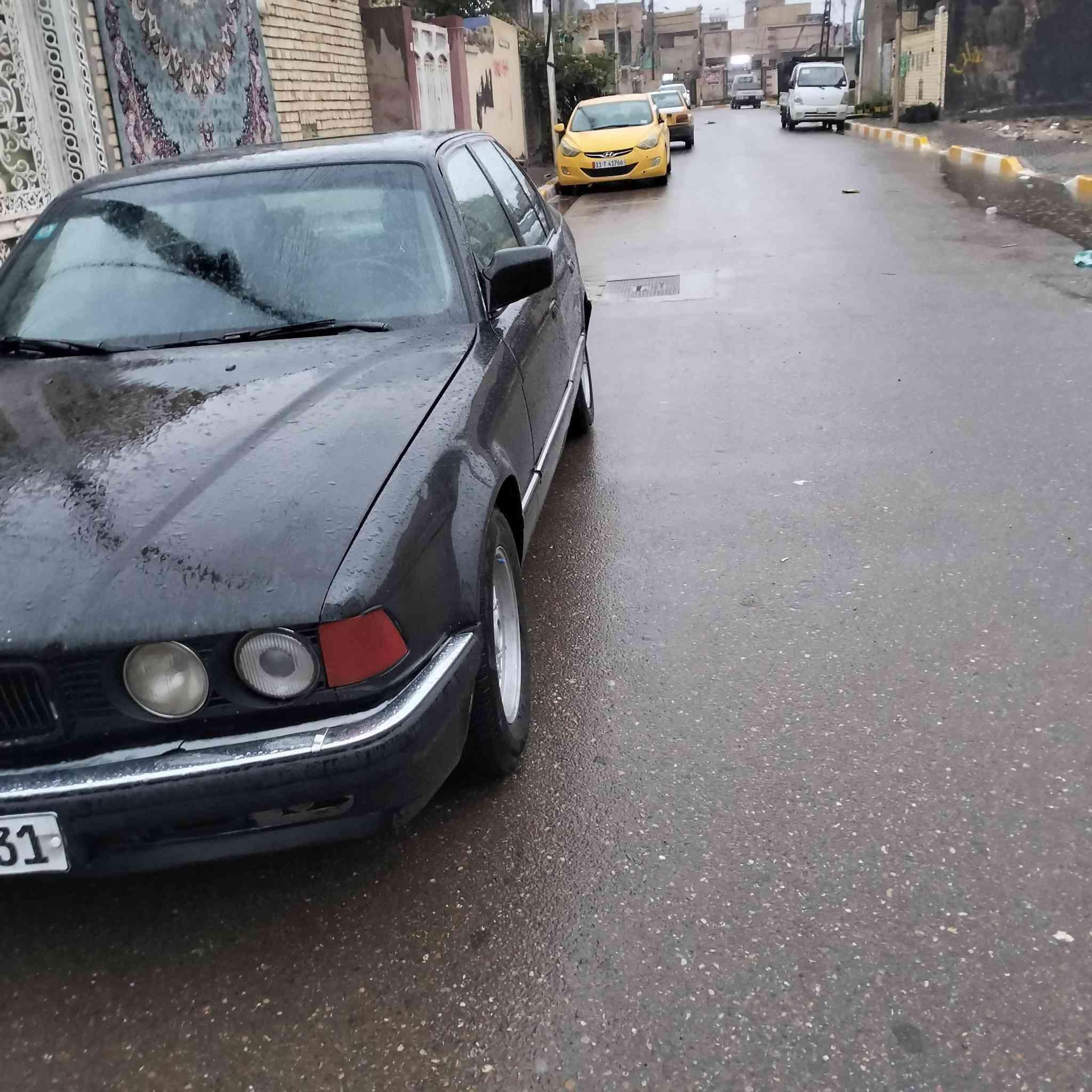 سلام عليكم بيم ام 735 
كير ومكينه خير من الله السياره نظيفه وجاهزه السعر. موديل 91 60وبيه مجال تحصل مراوس الهاتف ***********
