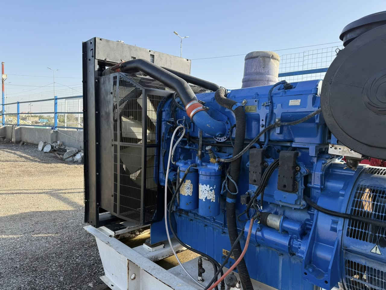 السلام عليكم 
للبيع مولد بيركنز انكليزي V6 بريطاني اصلي 🇬🇧 
حجم 2800
تك سوبر افجي ولسون 
التوليد لوري سومر فرنسي 500KVA

موديل 2003
عدد ساعات التشغيل 3000ساعة فقط 
 سيطرة حديثة متطورة (برودكشن)إطفاء وتشغيل ذاتي فول اوتماتيك المولد 
شرط الحمل
 المحرك غير مفتوح 🔓 
العنوان-بابل -شوملي 
للاستفسار الاتصال ع الأرقام التالية 
***********/***********
علماً يتوفر لدينا من ال١٠كيفي إلى ٧٥٠
