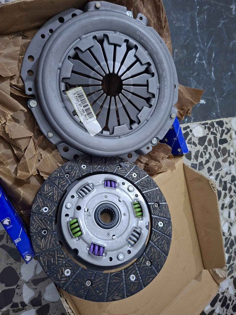 كلج بيجو بارس . سمند
 اصلي شركة ايساكو سعرة ٥٠ الف
شوتة بارس موديل ٢٠٢٣ فما فوق اصلي شركة السعر ١٥ الف
مكاني بغداد
***********
