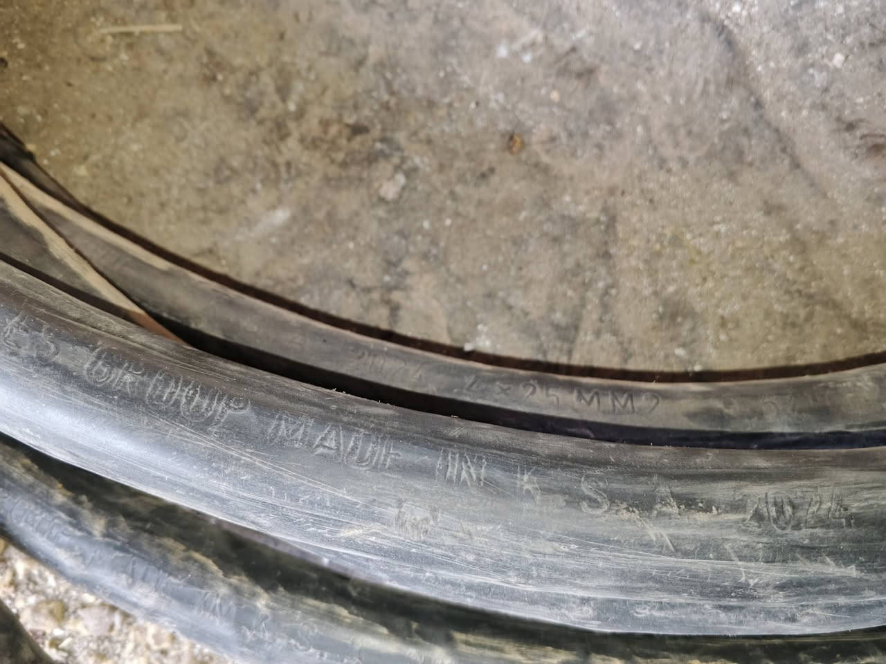 كيبل الفنار السعودي 25/4 مسلح  الطول 13 متره الأ  ربع
وكيبل الفنار 10/4 طول 6 مترات ونص جدد مامسنخدمات الله شاهد ظامهن صار سنتين  وهسه اريد ابيعهن 
 القياس 25 سعر المتر 20 وبيه مجال أقل من السوك 
وقياس ال 10 سعر المتر مالته 9 هم أقل من السوك 
مكاني بغداد قريب على فلكه 83 مال الطالبيه مقابل محطة وقود قطاع 68 
***********
***********
