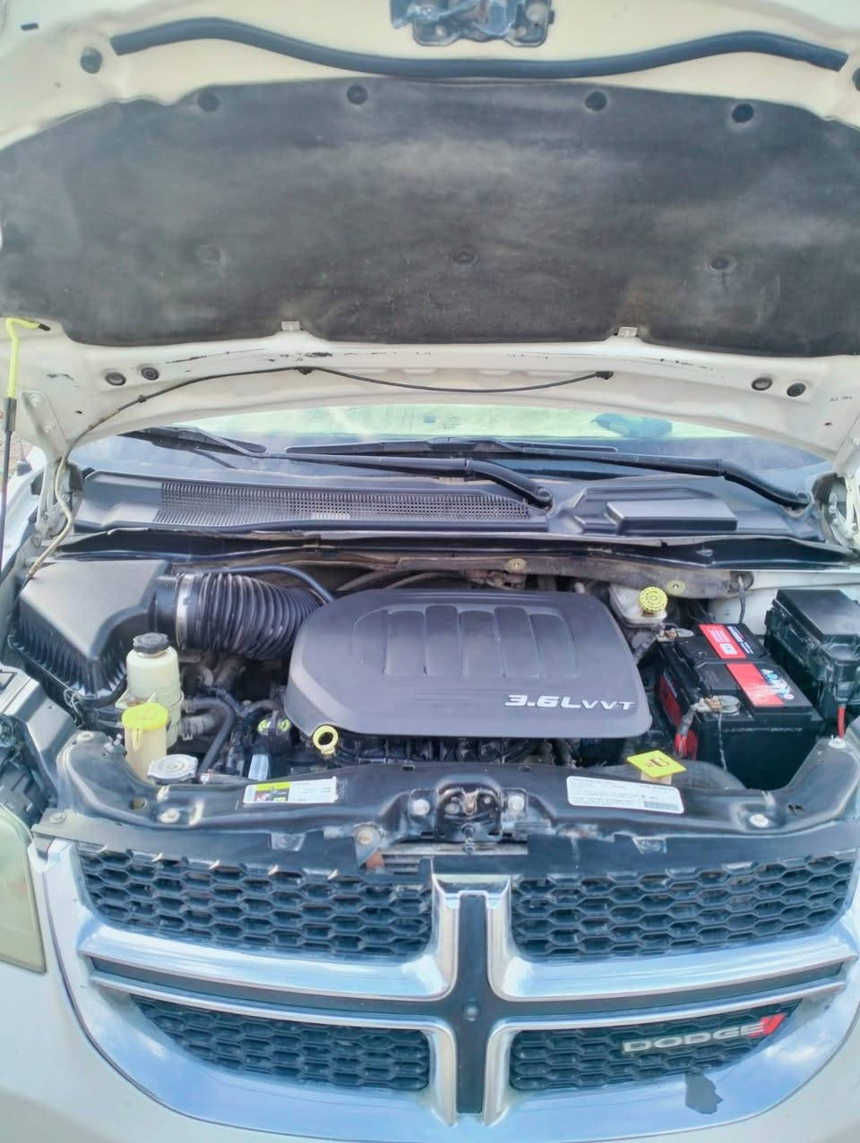 السلام عليكم
دوج كرفان موديل 2013  بصره بسمي كلين 
محرك 3600 وكبر بحاله جيده 
تحكم استيرن جام كهرباء 
ثلاثه قطع تبريد  نضام ايكو اقتصادي 
بيبان ميكانيك لايت زنون 
شاشه  كشتات بلع 
حداديه نص عمر 50/100
السعر 135وبيه مجال بسيط 
السياره بسمي 28 
بصره السيبه ه‍ ***********
