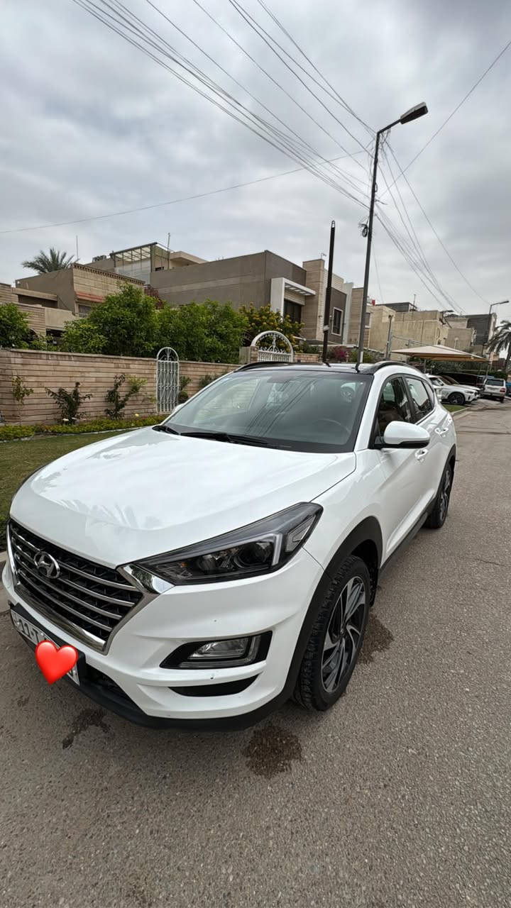 السلام عليكم للبيع توسان خليجي جيكي 2019 رقم بغداد انكليزي ماشية 61 الف فول مواصفات بانوراما بسمي تحويل ثاني يوم تخم تاير جديد سيارة مقفولة عدا بارد بالجاملغ الايمن فقط ومناقصها كلشي السعر 19.500$ وبيها مجال بسيط للاستفسار مكاني بغداد زيونة 
***********
