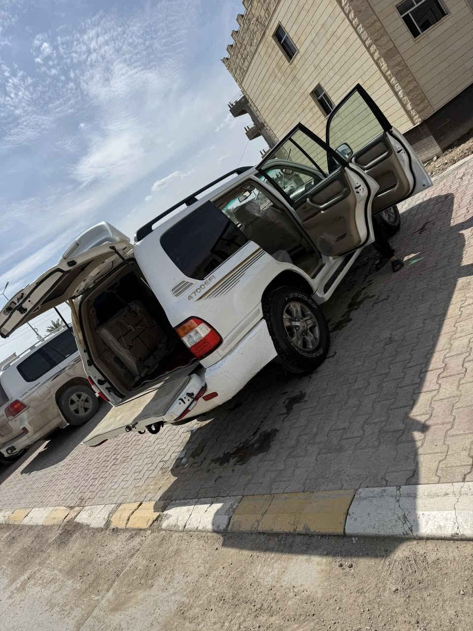 سلام عليكم 

سيارة VX.R لاندكروز مديل 2006 تجي مواصفات لكزز

السياره تجي فول مواصفات :

حجم المحرك 4700c
8سلندر

سنويه تنتهي 2030شهر الثامن 
سنويه بسمي هزه جديده 
رقم اربيل انكليزي جديد  

صدر سياره جديده صارلي شهرين من بدلته امامي خلفي بنزات فلنجات دسكات كلشي بسياره جديد 

دهن اكسل دهن لوكير دهن كير دهن محرك ماء راديتر زيتي  كله اصلي وجديد سياره معتني بيه

تبريد جديد  + تدفءه جديد كلشي اصلي 

تايرات دنلوب تخم ياباني اصلي قبل شهر شديتهن تجي وتقره التاريخ مالتهن

منضومة غاز ايطاليه خزان 100 لتر حلقي  يعني انسه الصرف 

سياره دبل تانكي بانزين وتانكي 100 لتر غاز 
كشنات جلد وتحكم كهرباءي سلايد روف شاشه لمس+ ثلاجه  

للمعلومات سياره كلشي يشتغل بيه ماكو شي بيه واكف  كلشي بسياره يشتغل

سياره خير من الله ونشطه مو مثل 6 سلندر  وللعلم الفكسارا صرفه اقل من صرف الجكسارا وغراضه ارخص من الجكسارا محرك وكير وكلشي بسياره ارخص من الجكسارا 

ملاحضه مرفوق السونار مع الصور

مكاني واسط / الكوت 

  بالعافيه على الياخذه والتوفيق للجميع 

السعر خاص اتصل وتدلل

***********
