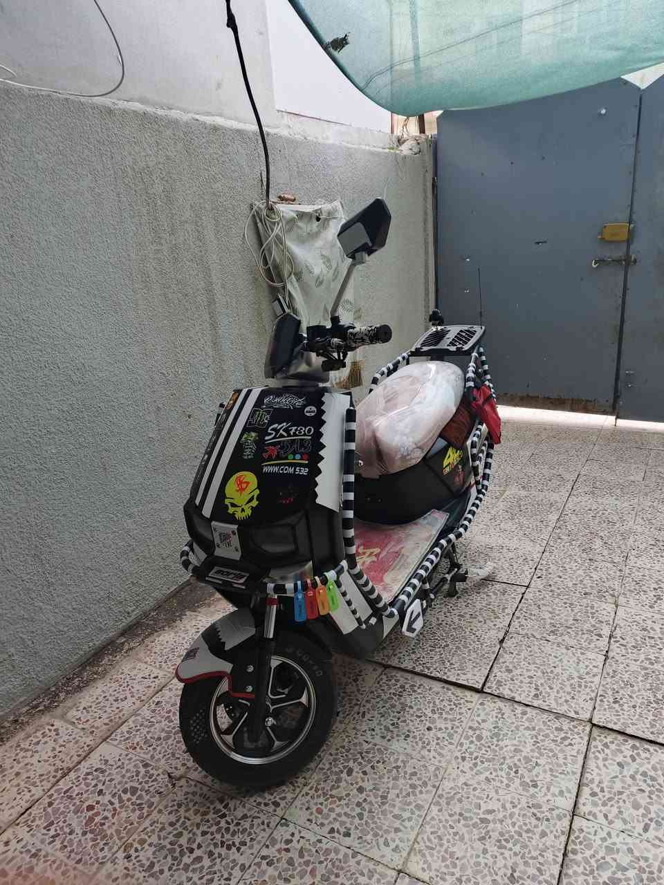 درجه شحن للبيع
بطاريات مسطره دبل 

ملف 2500

دبل شاره 

نضام P 

نضامR 

نضام سياقه ذاتيه

عدد السرعات 3

لايت عالي ناصي +عدسات 

مأطور كلش نضيف احلى من الصور 

موصل حي السماح

السعر خاص
واتساب ***********
