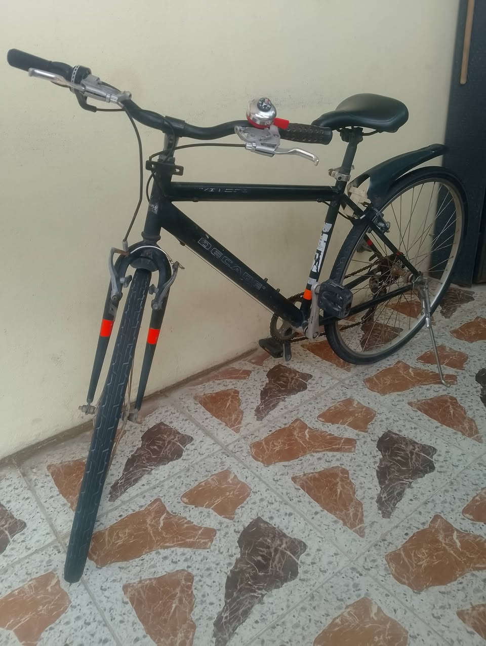 بايسكل C700 للبيع او مراوس حسب القناعة
حجم 26 
مابي قطرة صبغ 
كير شغال 
بريكات شغالة 
تايرات جديدة 
العنوان/موصل ناحية برطلة 
للاستفسار تفضل خاص او اتصل على الرقم (***********) بي واتساب أيضاً
