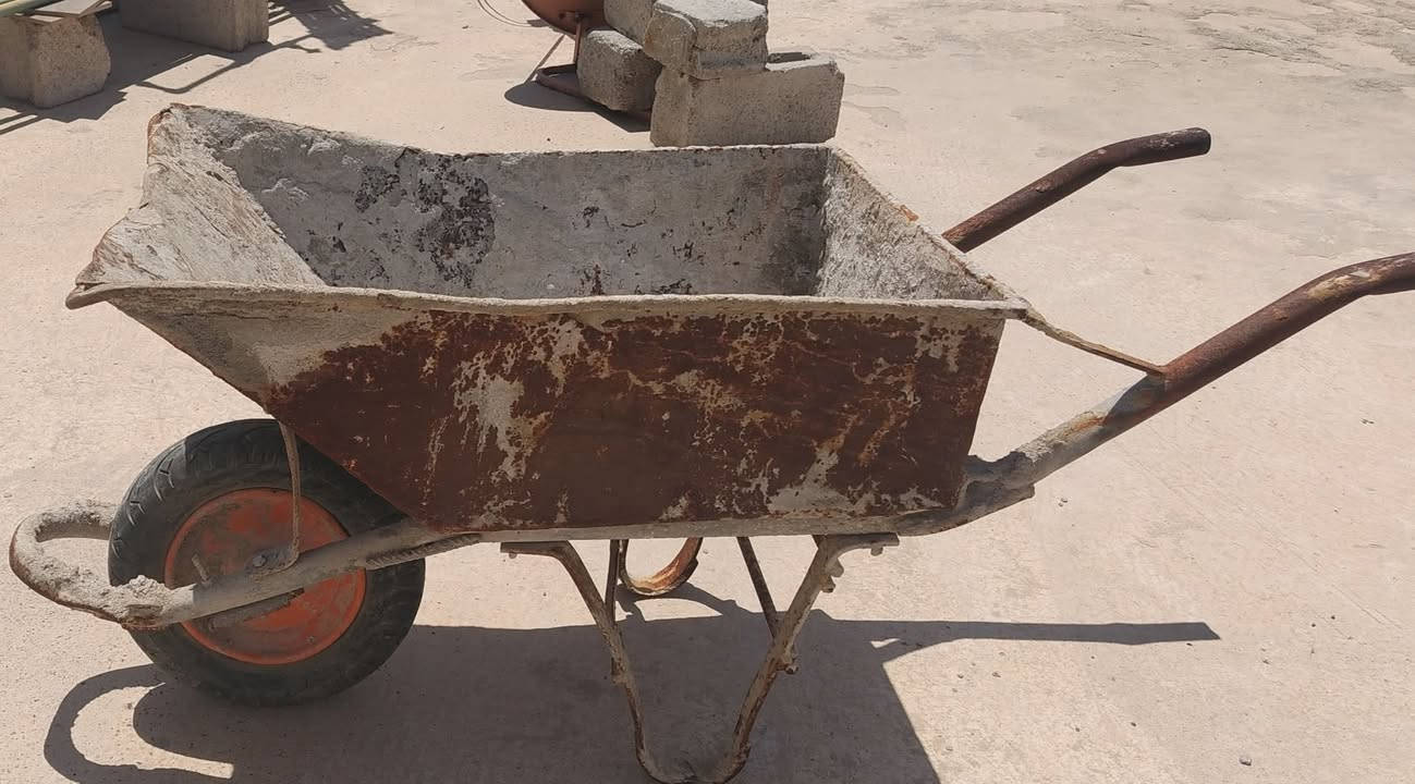 للبيع بسعر واحد كلهم... عربانه حديد ثقيل تاير ماطور لنقل مواد البناء و الصب... فلتر براد ماء رامكو الأصلي نظيف جدآ.. تنور خبز كهربائي فصال ثقيل.... *********** ٠ ***********
