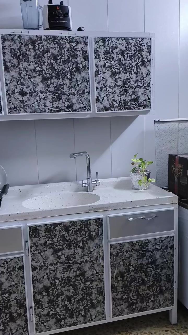 سلام عليكم كاونتر متر ونص للبيع سعره ٢٠٠ قفله نضيف مثل ما بتصوير مكانه الغرير نزله مدارس كرفانات ‏‪***********‬‏
