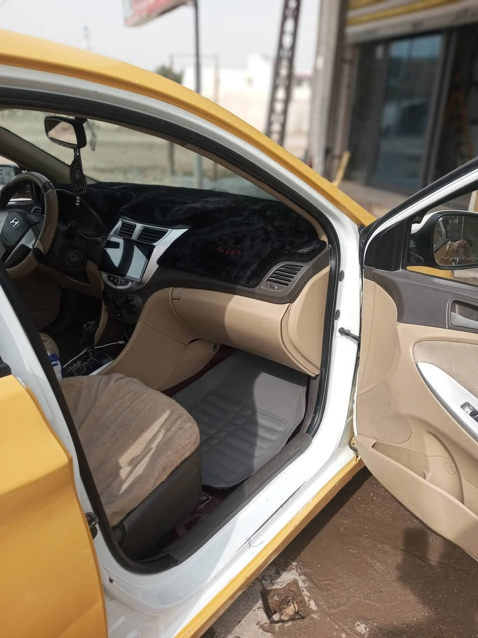 السلام عليكم 
اكسنت 2015خليجي 
محرك 1600 gdi
السعر 78 وبيها مجال
التواصل فقط ع الرقم 
***********

