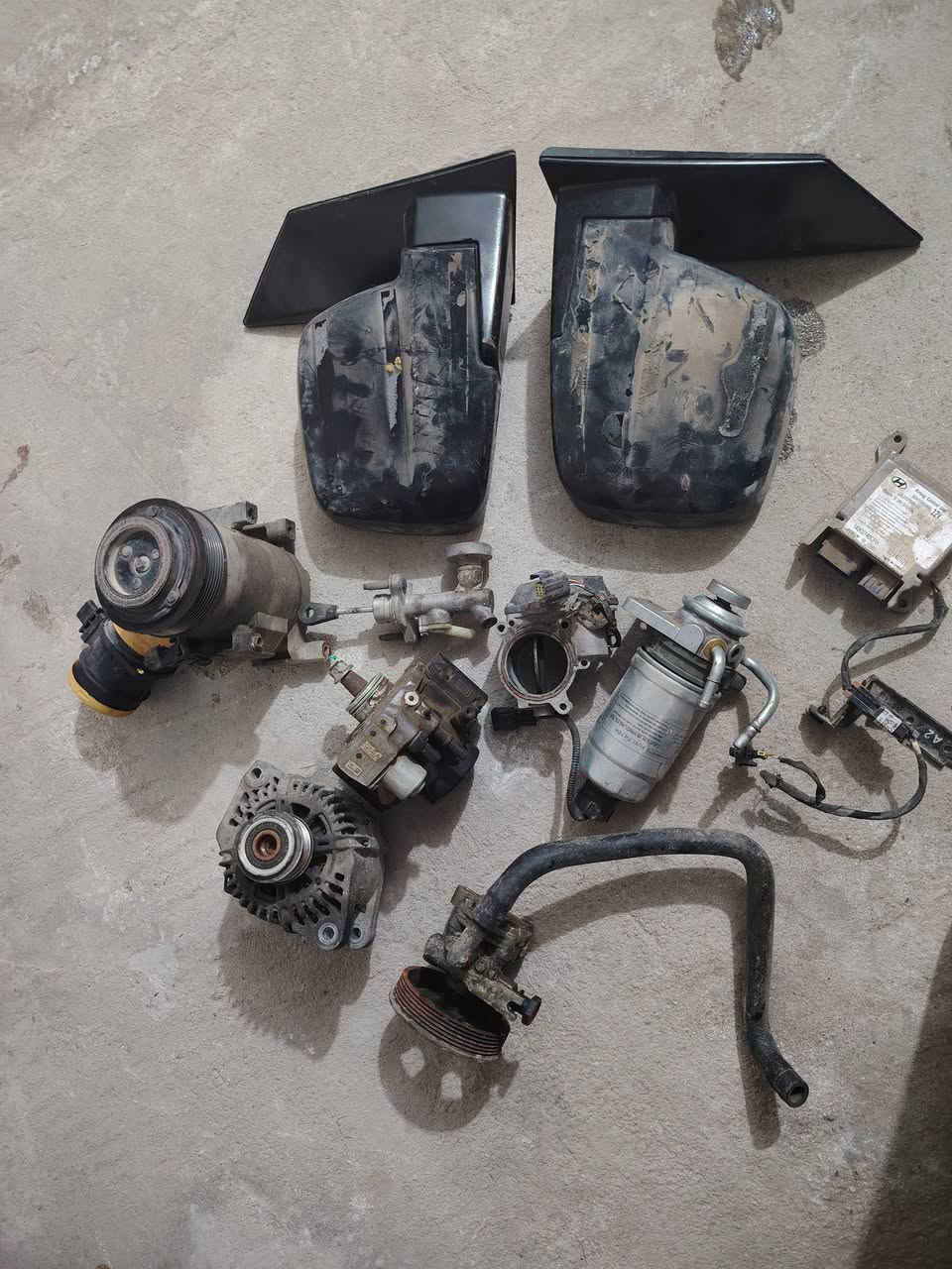 ا
السلام عليكم
غراض استاركس
اكسل استاركس مفتوح بي صوت قليل راديتر ماء شغاله

مري جانبيه استاركس
جامات بيبان سلايد استاركس
مدكه مجول
طرنبه مجول
عنبار كلج مسكر
دينمو مجول
ارفلو جديد مجول
بور مجول
كبريسر تبريد مجول
جويتر مجول

حلل بالرضى بيه الله واخذ
***********
طوريج
