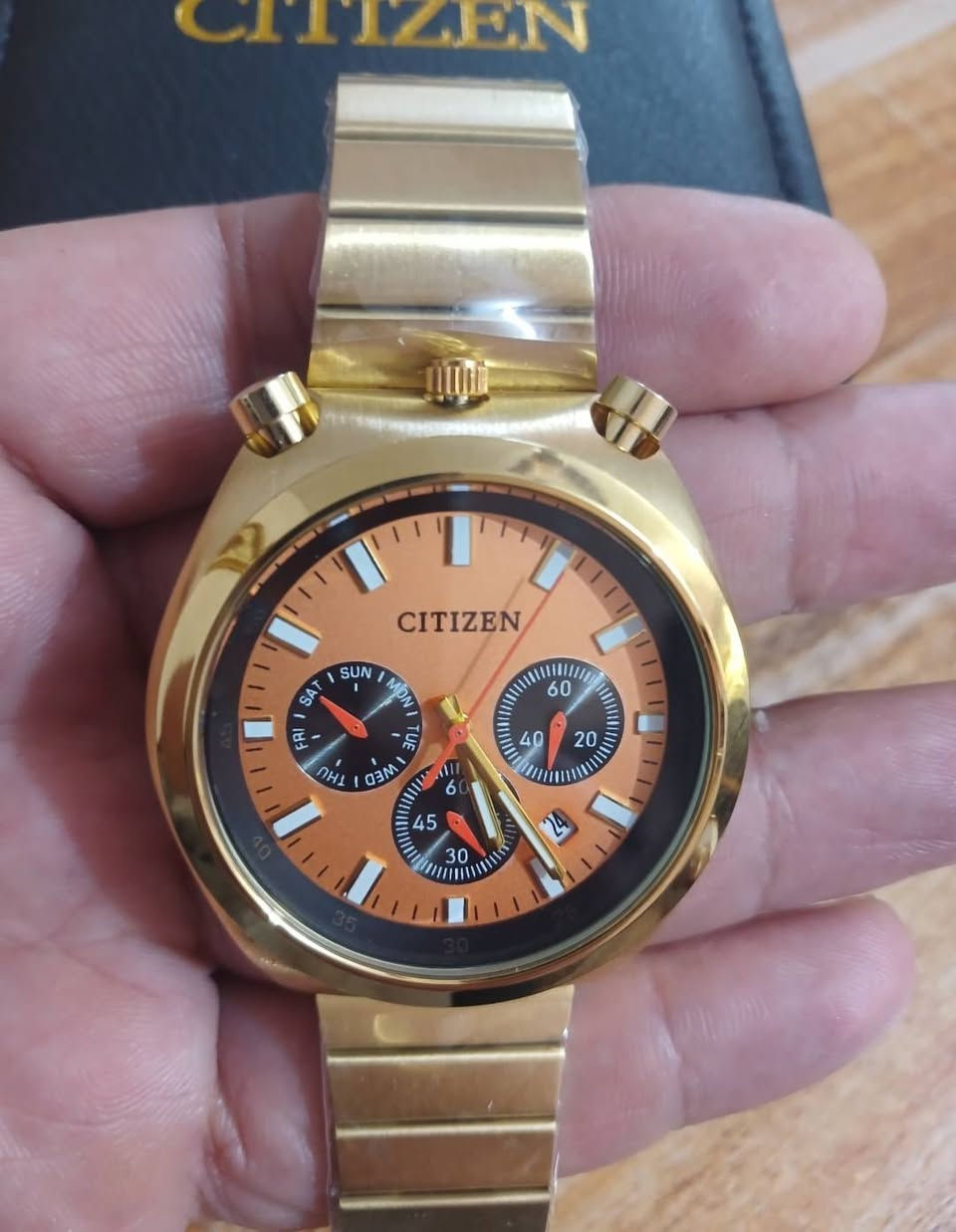 ستزن ياباني  نسخه افلام ستار وورز العالميه
باله مخزن غير مستخدم

مكينه ياباني  

ستانر شغاله مع  منفذ شهري 

مكينه حركه اوتوماتيك نضام كوارتز 

ستوب ووتش 

معدن ستانلس ستيل ضد الماء 

الاميال و الارقام كلها  من حجر الكوارتز المضئ

المينه لون  برتقالي مميز جدا جدا 

السعر 35 الف على اول تم 

ملاحضه القطعه واحده فقط
تابعني دئمن انشر ساعات قديمه وجديده


**إذا كنت صاحب هذا الإعلان وتريد حذفه لأي سبب، رجاءا أرسل رسالة إلى الدعم الفني**