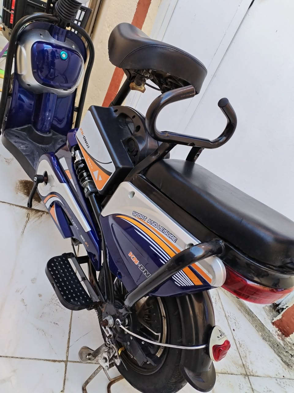 سكوتر جديده صار شهر من ماخذه برغي ما مفتوح بيه السعر 280 العنوان طوريج قرب مستشفى الهنديه ***********
