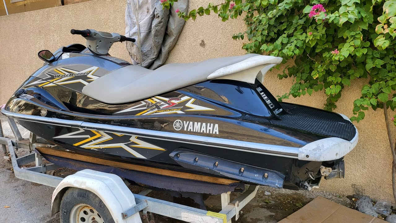 سلام عليكم
جت للبيع موديل ٢٠١١
ماشي ٣٠٠ ساعه
جت نظيف وطلقه بل شط مكينته ١٨٠٠ بدون سوبر 
معمر كامل من رفاس الى مكينه دهن وبلكات صيانه كامله بس شغل وطلع 
سعر مع عربانه ٤٥ قفل 
بدون عربانه ٤٠ ورقه
مكاني الاعظميه مجاور قصر بلاسم
رقم ***********
