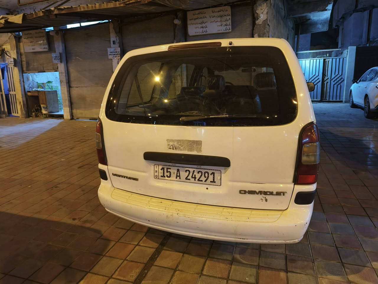 السلام عليكم ورحمة الله وبركاته 
شوفرليت فنجر موديل 2002 رقم الانبار انكليزي 7 راكب  كير ومحرك شرط  صدر نص عمر مابيها اي ضربه ولا صبغ السياره بلاد تخم تاير  كير تعليك  ب53 ورقة نقص شباك امامي 
***********
