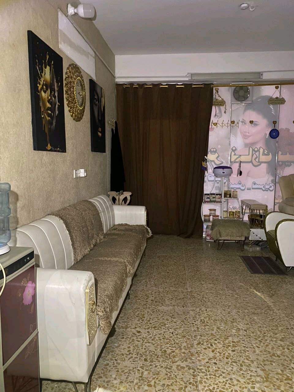 💇‍♀️ للبيع صالون مع جميع أغراضه

📍 الموقع: النجف – بداية حي ميسان، قرب أسواق دينار ودينارين، داخل مجمع الرحمن التجاري.

✨ اسم الصالون: نازك بيوتي.

💰 السعر: 6 ملايين دينار، وقابل للتفاوض بحدود المعقول.

للاستفسار والمعاينة، راسلني على الخاص.