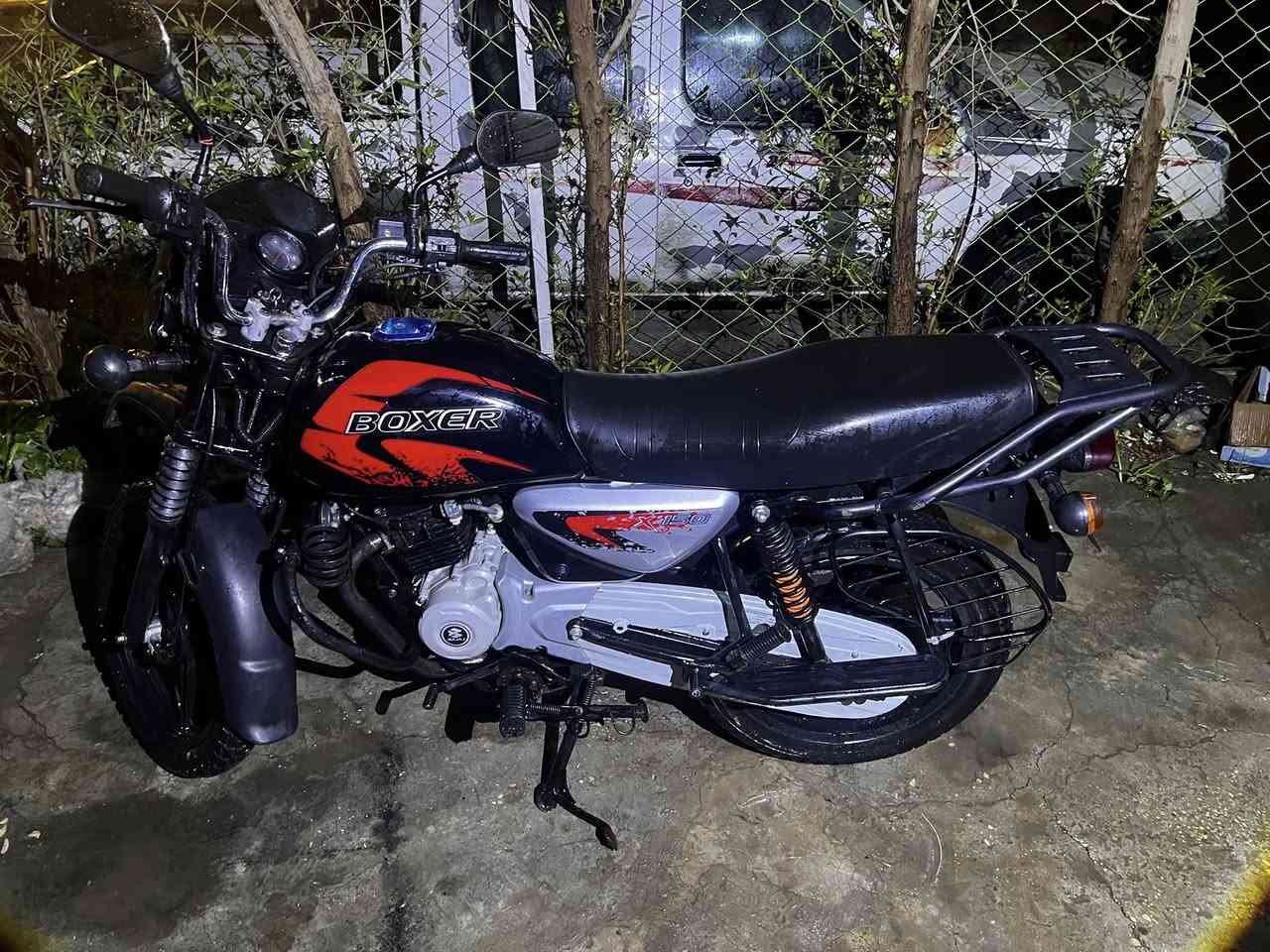 سلام عليكم دراجه بوكسر جبلي مديل 22 دراجه اوراقه كامله ومعاملت ترقيم للنص ومتوقفه لين نسد ترقيم دراجه متروكه يرادله ترتيبات  باتري كاعد كهربائيات كله شغاله شويه 1300 وبيه مجال مستعجل عله بيعته مكاني بغداد جديده ***********
