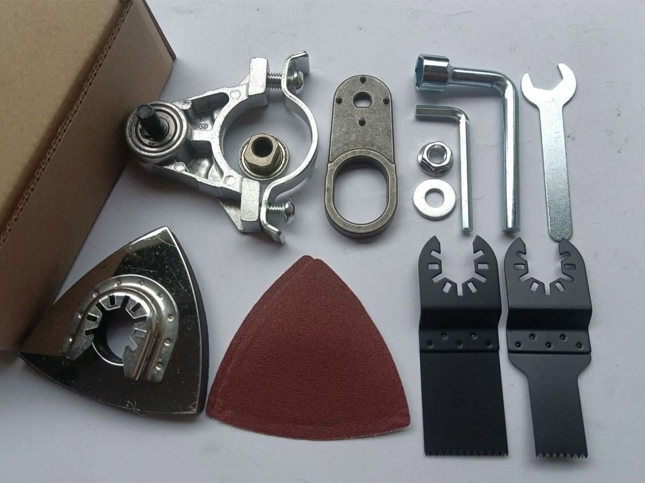 باركود: 21098
تحويلة كوسرة اعتيادية الى كوسرة ترددية مع شفرات و قاعد جام مصنوع من المنيوم يرهم على كوسرة 125 ملم 
سعر: 15 الف
يوجد لدينا خدمة توصيل لكل محافظات العراق 5 الاف 
الطلب عن طريق الرابط:
https://bazartools2025.vatrin.app
او أرسال صورة للمنتج على الصفحة او على واتس اب ***********
