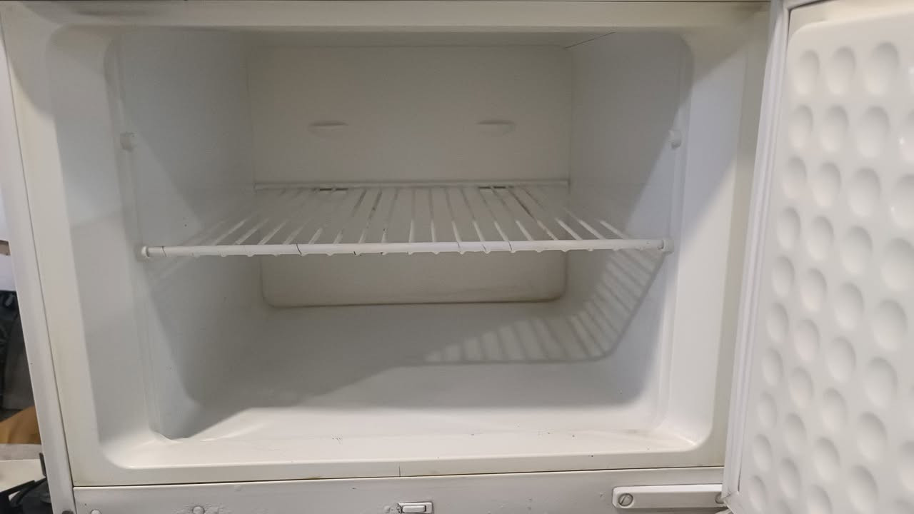 للبيع ثلاجة ١٦ قدم بلادية مو مصلحة ب١٦٠ الف
 للتواصل ***********
