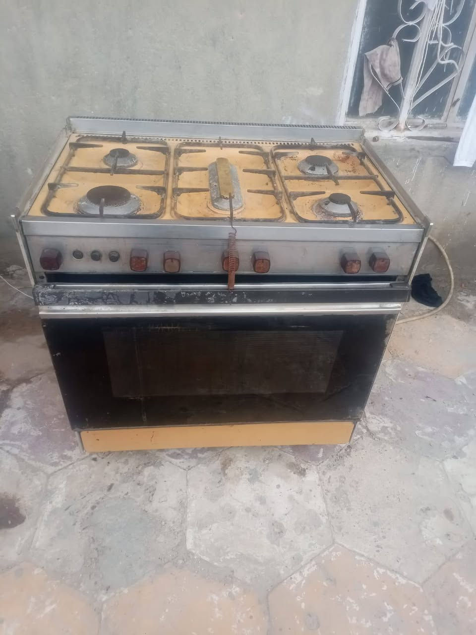 للبيع ثنينهن 125  الصغير جاهز بس الفرن الفوك مايشتغل الجوه شغال معه صونده ومنظم والثاني شغال كلشي مابي بس الباب تنزل ماتطبك مكلف بل نشر هذا رقم راعيه*********** اتصل
